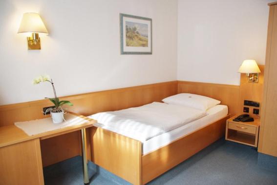 Allee-Hotel Garni Bad Kissingen Room photo
